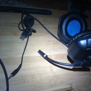 Gamer headphones with mic boom